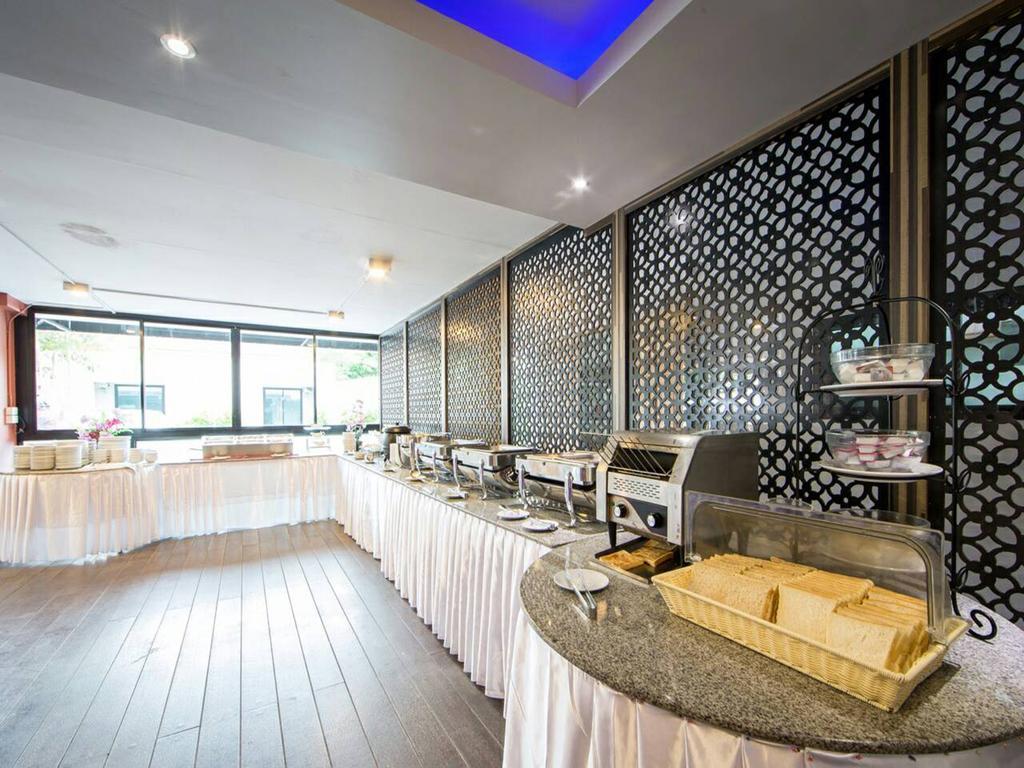 Grand Nai Harn Suites Rawai Esterno foto