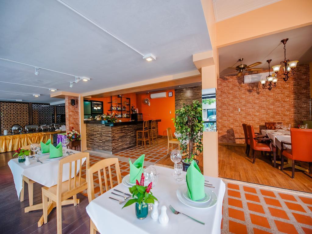 Grand Nai Harn Suites Rawai Esterno foto