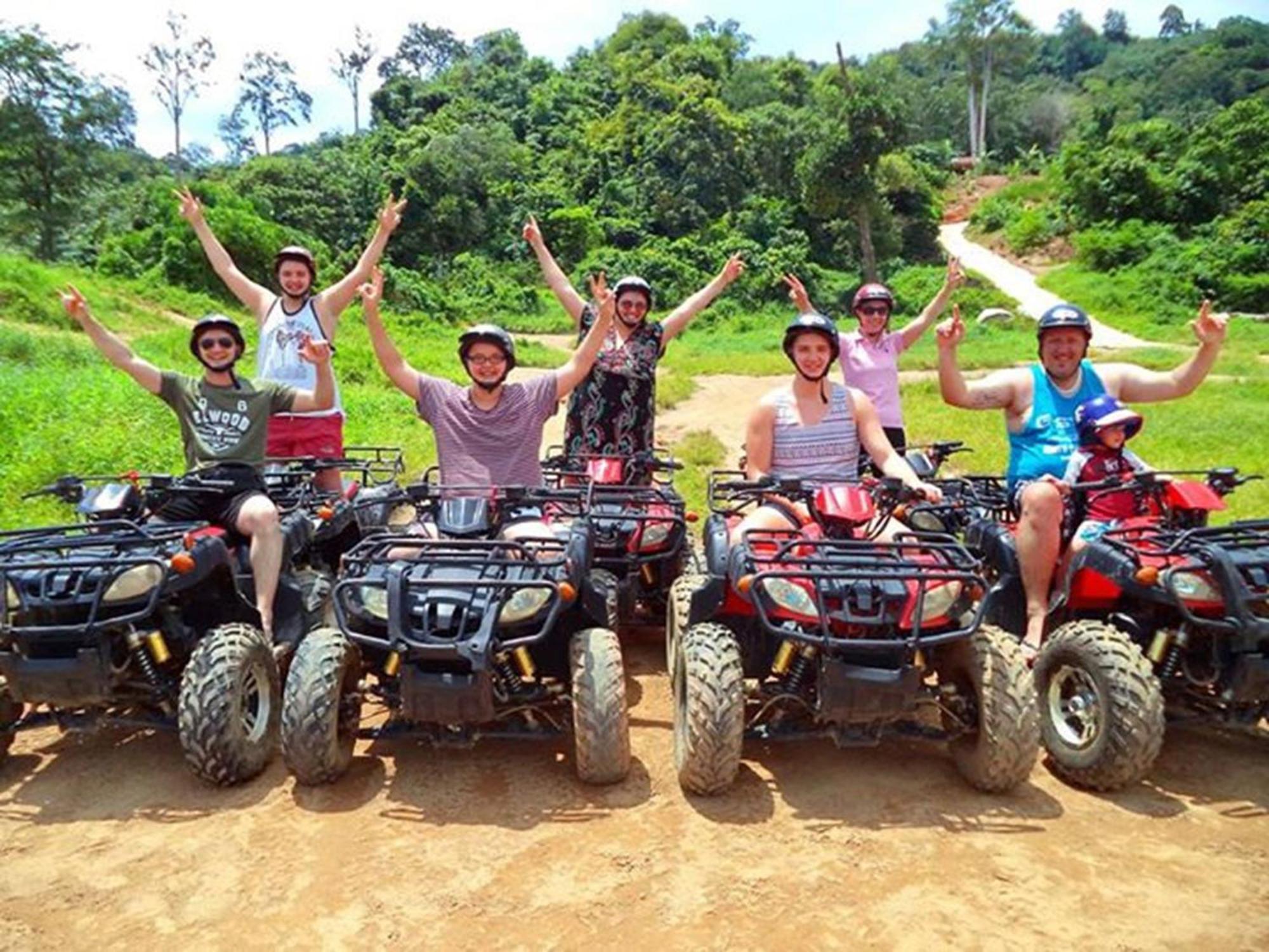 Grand Nai Harn Suites Rawai Esterno foto