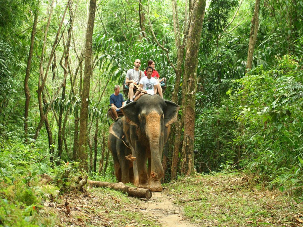 Grand Nai Harn Suites Rawai Esterno foto