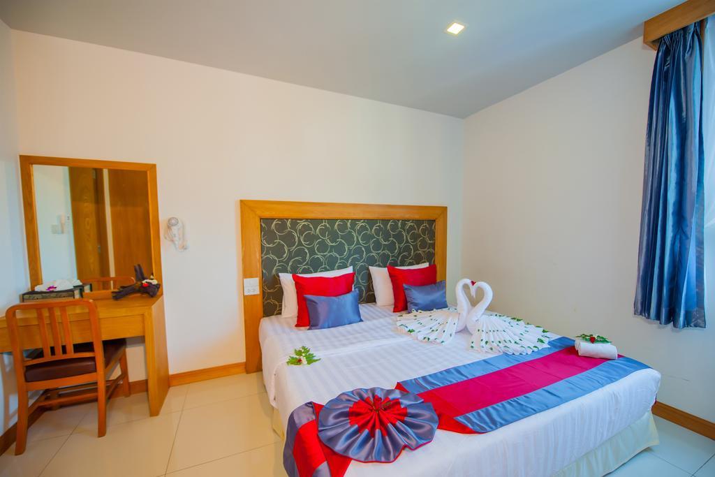 Grand Nai Harn Suites Rawai Esterno foto