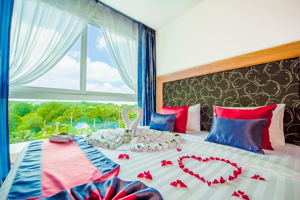 Grand Nai Harn Suites Rawai Esterno foto