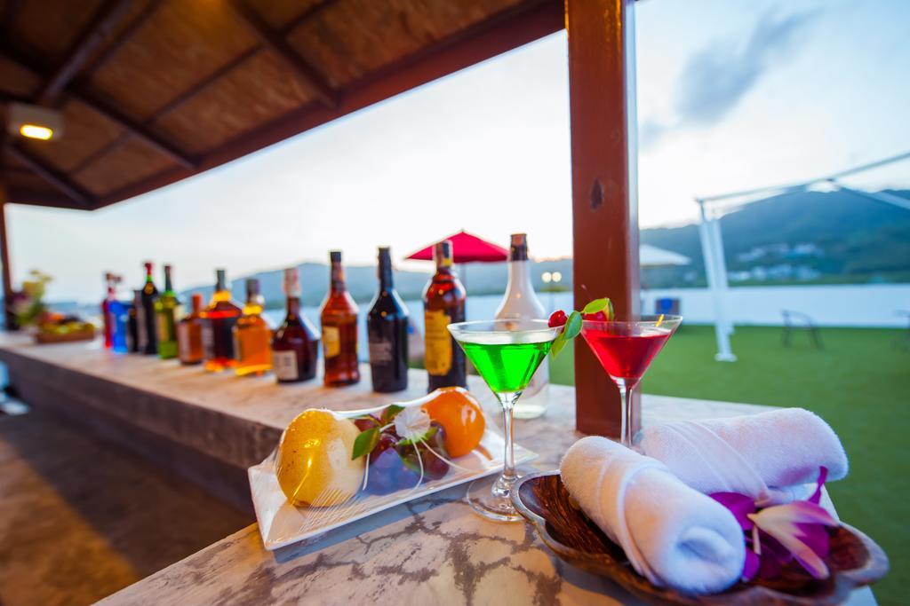 Grand Nai Harn Suites Rawai Esterno foto