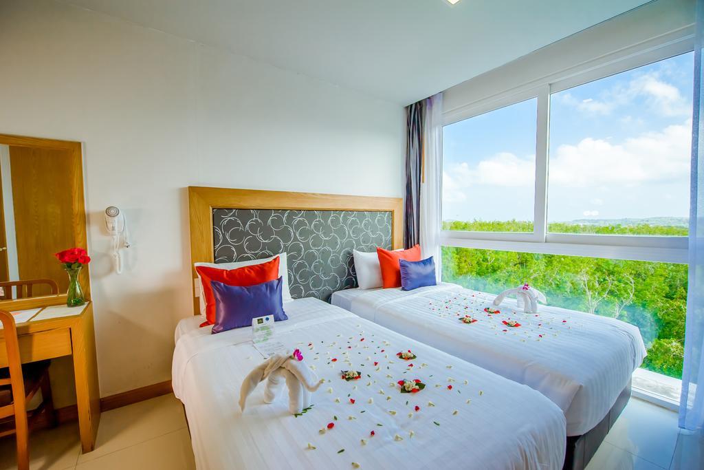 Grand Nai Harn Suites Rawai Esterno foto